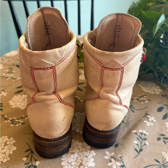 Freebird Hiker Combat boots Cream/White red stitching / laces EUC size 10 - Picture 3 of 10